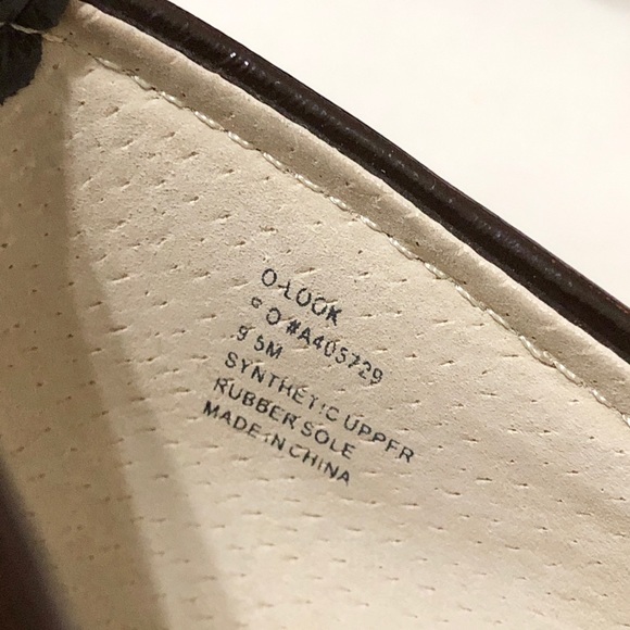 Kenneth Cole Reaction Brown Faux Patent Leather Flats w/Buckle on Toe - 9.5 - Picture 14 of 17